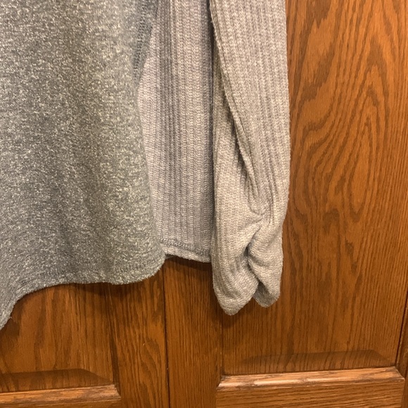 Women’s size small, knit top with strap detail in 2 tones of grey - Picture 6 of 6